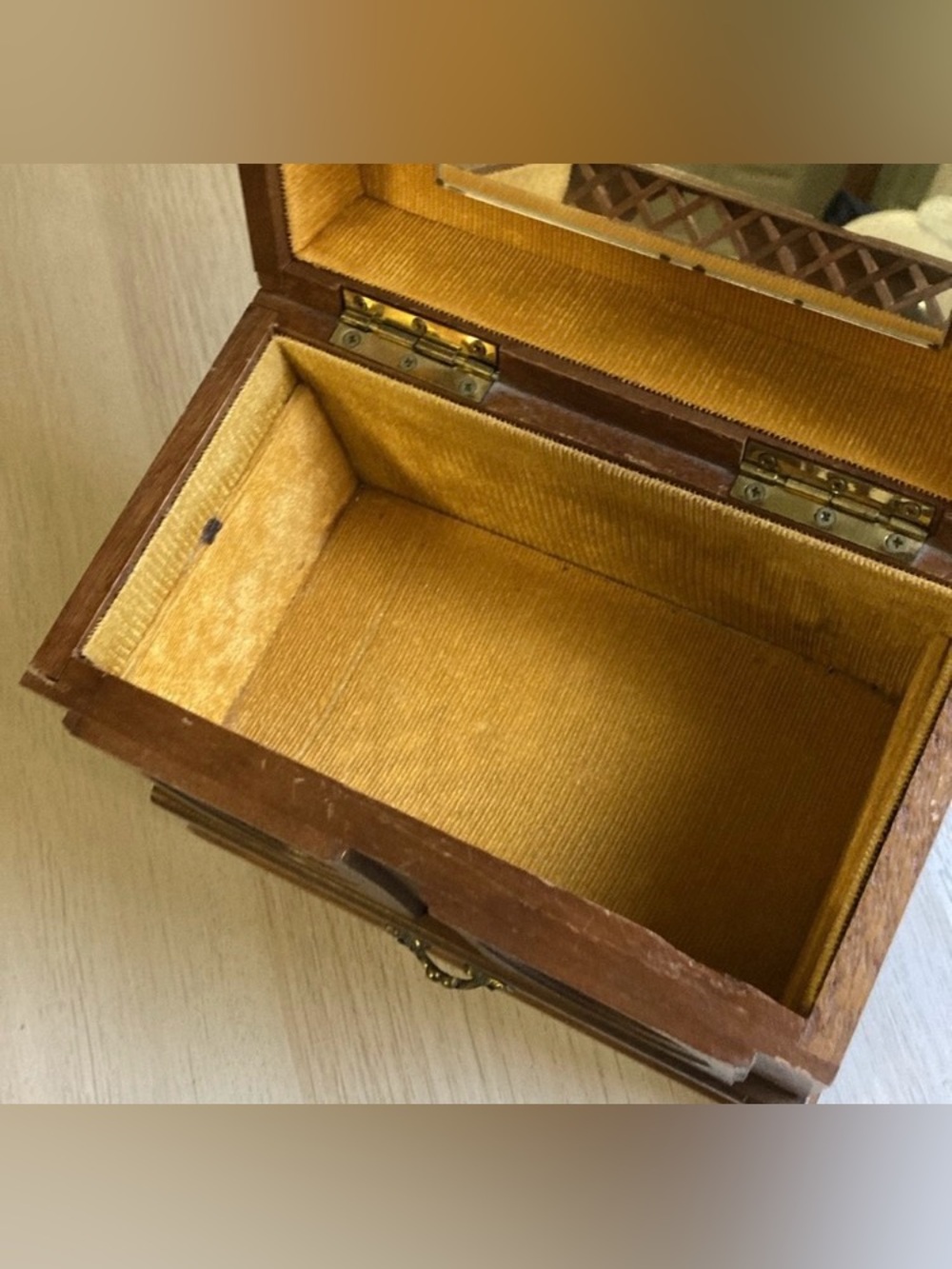 Vintage Brown Wooden Musical Jewelry Chest with Lattice Doors, One Drawer Box - Picture 10 of 17